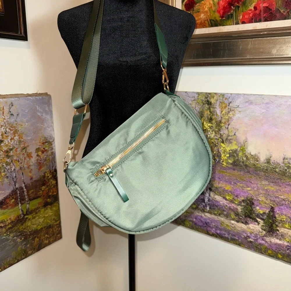 🌹 Elegant Green Crossbody Bag NWOT